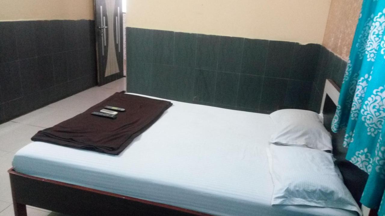 Hotel Sarang Lodge Panvel Buitenkant foto