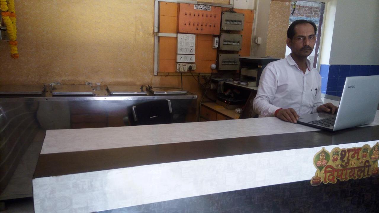 Hotel Sarang Lodge Panvel Buitenkant foto