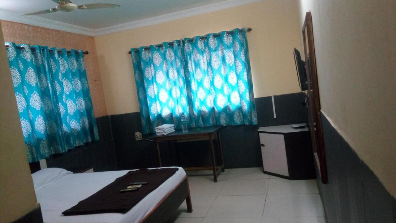 Hotel Sarang Lodge Panvel Buitenkant foto