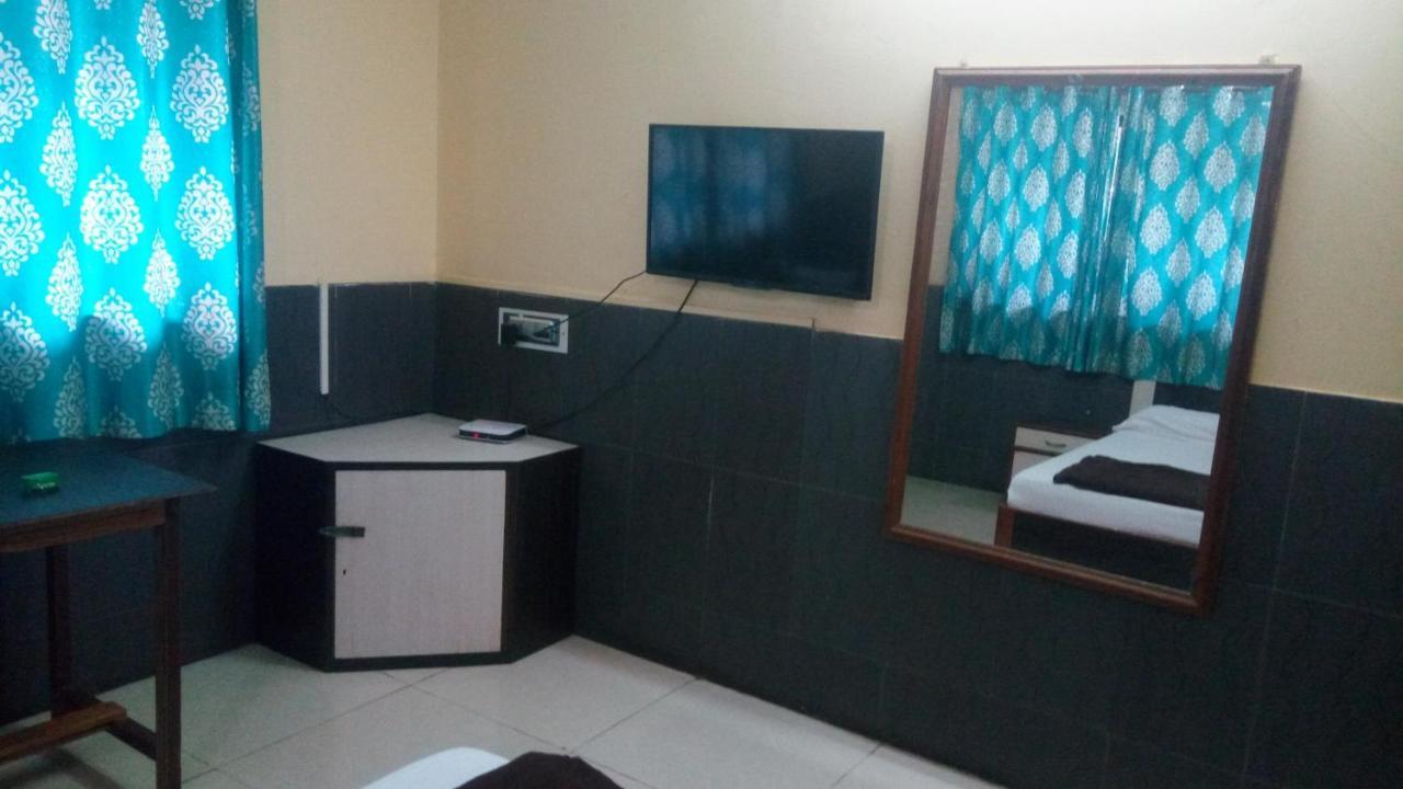 Hotel Sarang Lodge Panvel Buitenkant foto