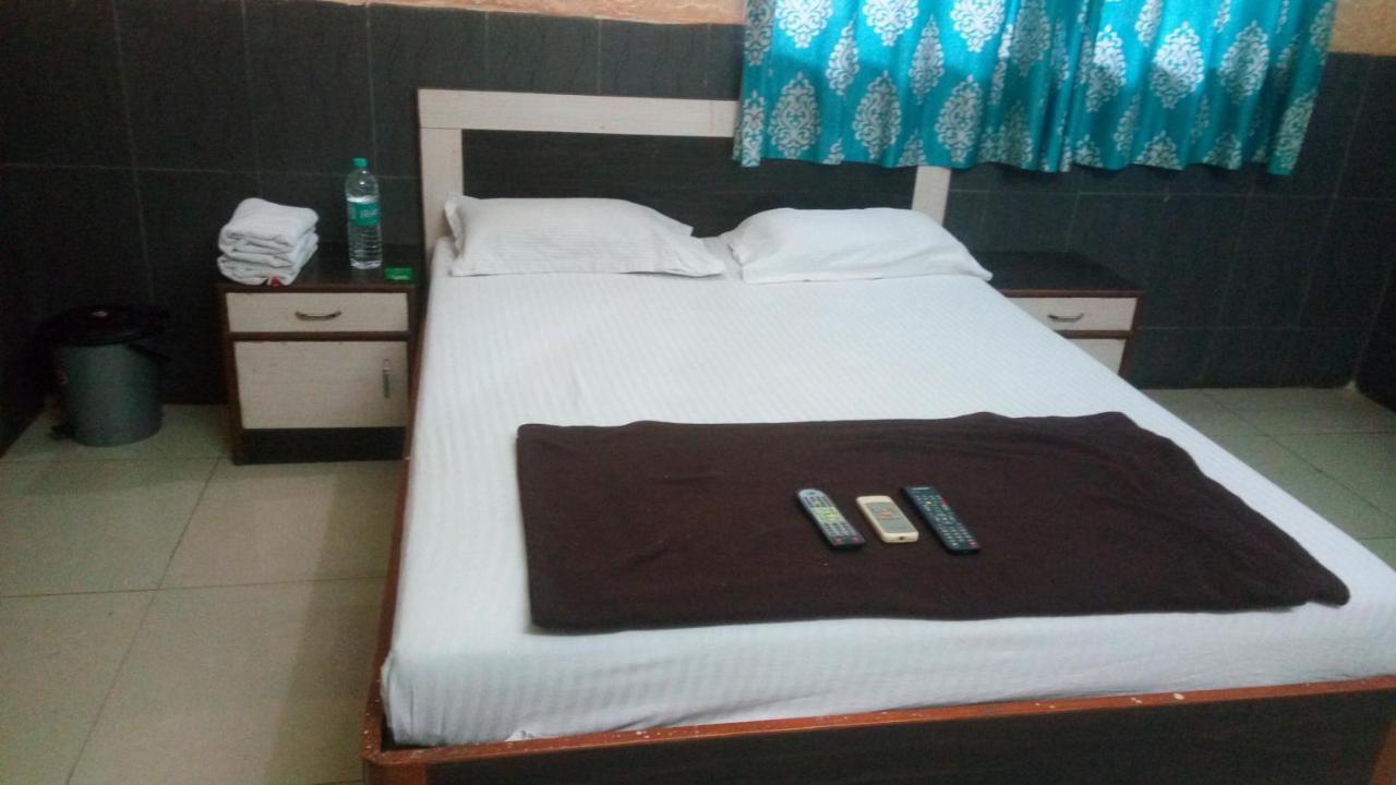 Hotel Sarang Lodge Panvel Buitenkant foto