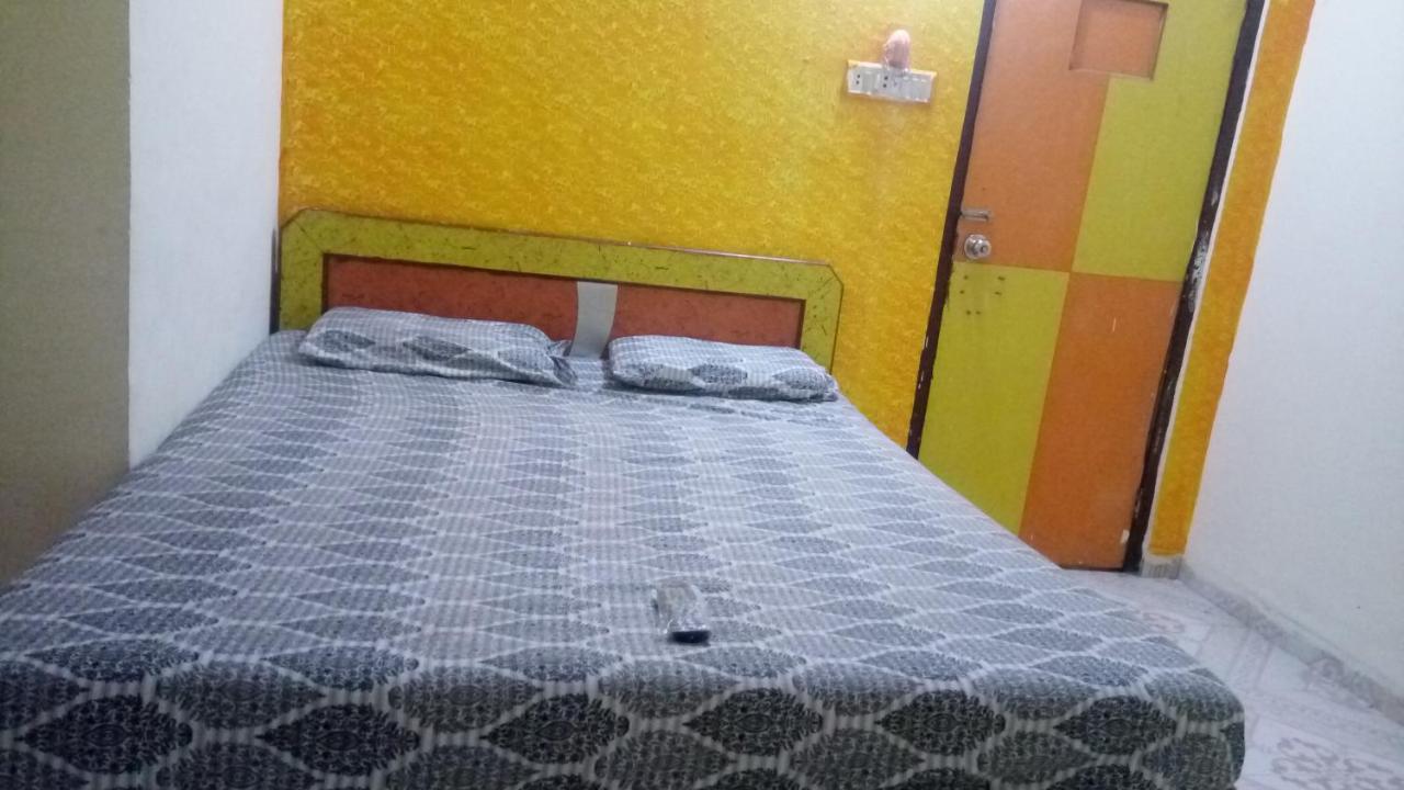 Hotel Sarang Lodge Panvel Buitenkant foto