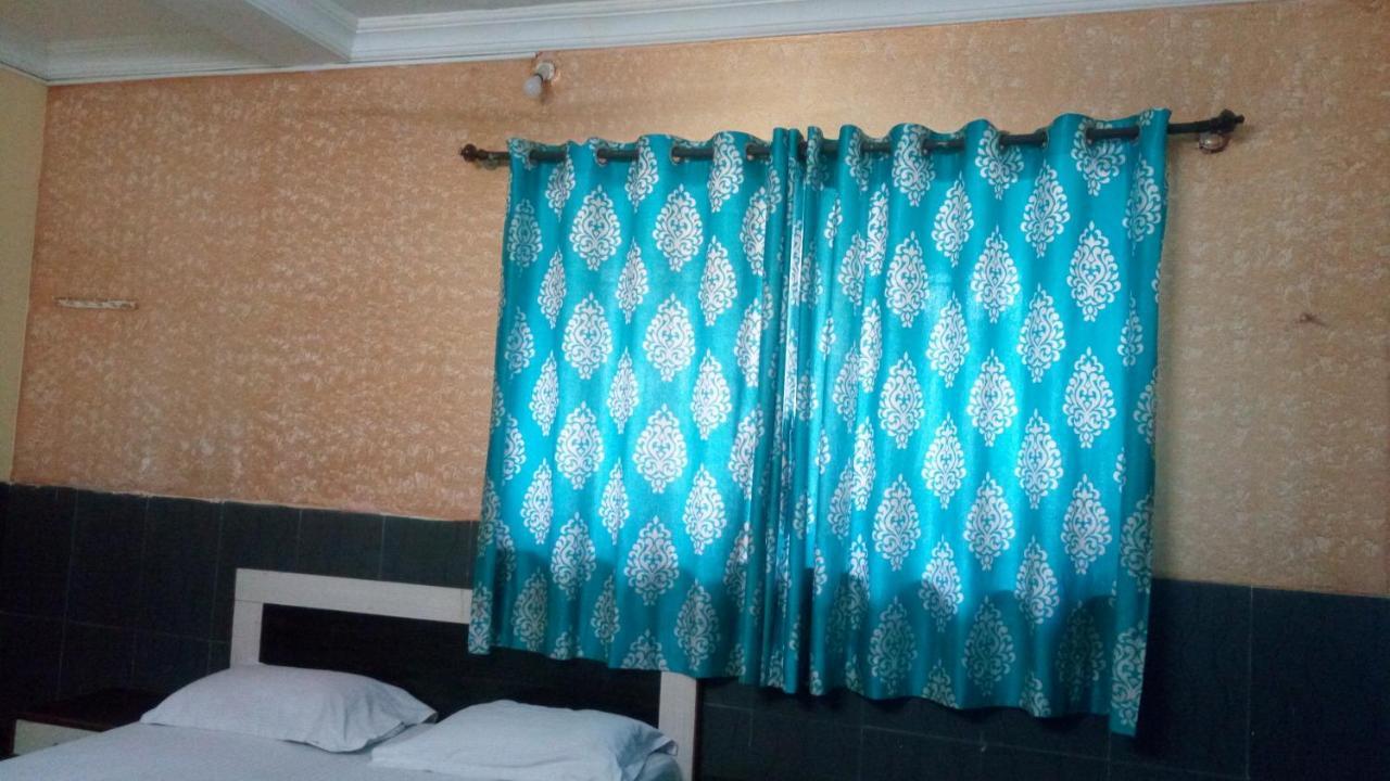 Hotel Sarang Lodge Panvel Buitenkant foto