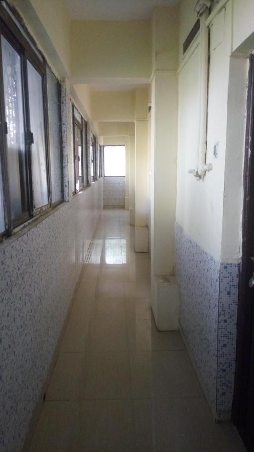 Hotel Sarang Lodge Panvel Buitenkant foto