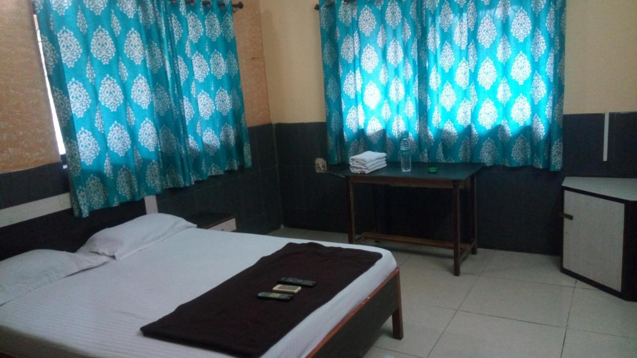 Hotel Sarang Lodge Panvel Buitenkant foto