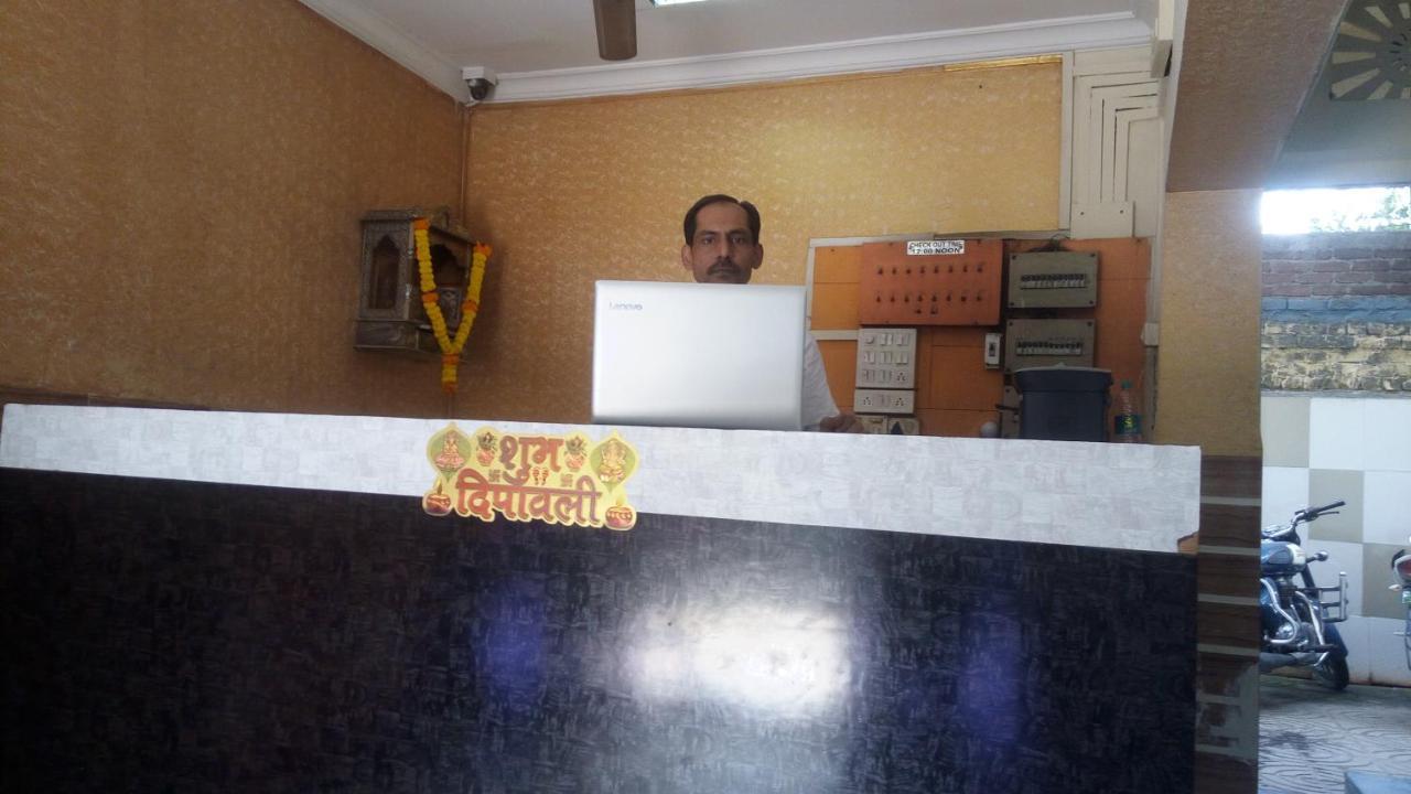 Hotel Sarang Lodge Panvel Buitenkant foto