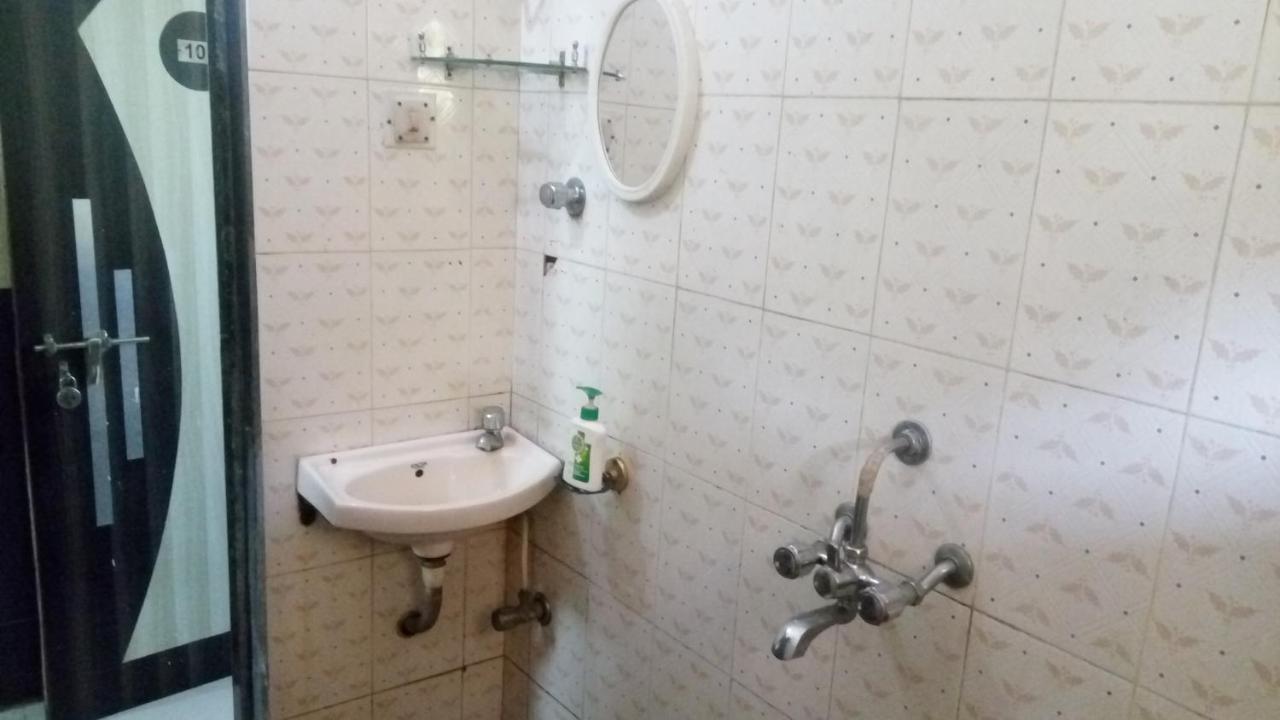 Hotel Sarang Lodge Panvel Buitenkant foto