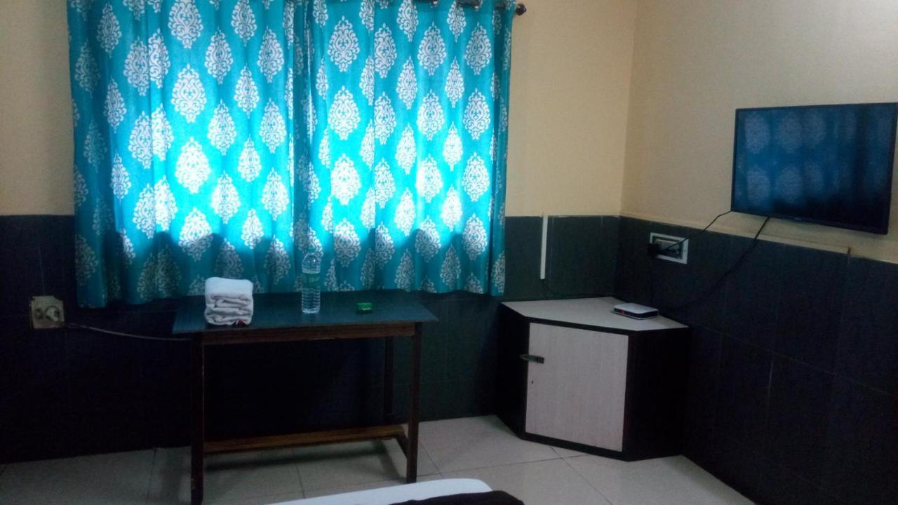 Hotel Sarang Lodge Panvel Buitenkant foto